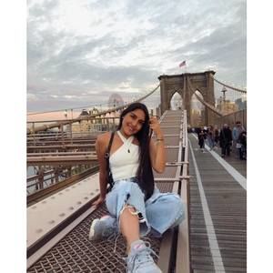 Meet your Posher, Alejandra